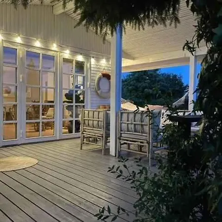 Bright And Cozy Summer On A Secluded Plot كيرتيمايند